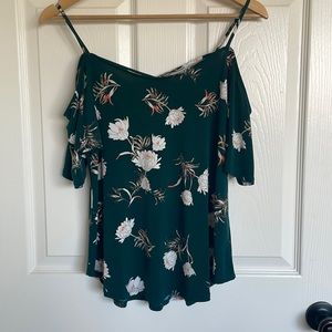 Like new, great condition forest green, off the shoulder top from Stitch Fix.